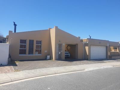 House For Sale in Strandfontein, Strandfontein
